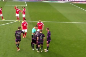 露頭就秒！凱恩的任意球此刻已成藝術(shù)