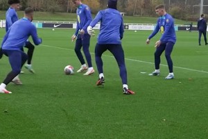 英格蘭隊的搶圈訓練讓人眼花繚亂