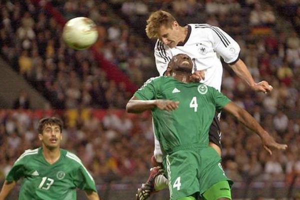 足壇頭球能力最強的是誰(shuí)？