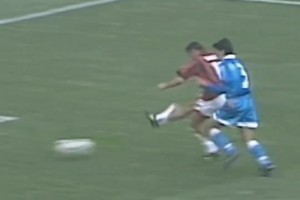 他是您的足球初戀嗎？每個(gè)動(dòng)作都透露著(zhù)優(yōu)雅！