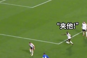 面對包夾姆巴佩一扣、一撥、一停、一晃連過(guò)三人，瀟灑寫(xiě)意！