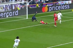 2017年的今天，c羅上演帽子戲法，皇馬擊敗拜仁